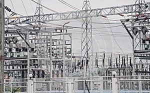 High voltage electric power plant current distribution substation