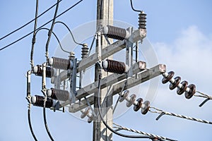 High voltage electrical insulation in a power substation