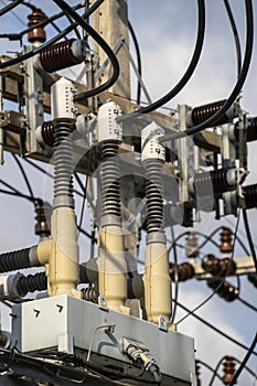 High voltage electrical insulation in a power substation