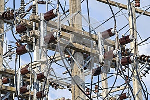 High voltage electrical insulation in a power substation