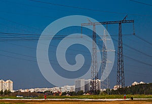 High voltage electricity transmission line