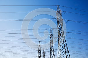 High-voltage industrial pylons for electricity distribution