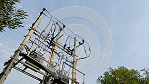 High Voltage Power Distribution Structure Under Clear Sky