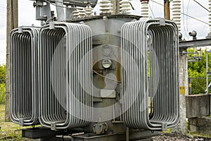 High-voltage power transformer substation of an electric network