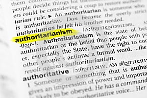 Highlighted English word `authoritarianism` and its definition in the dictionary