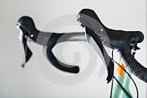 Highway bicycle handlebar in black winding and with brake gearshift knobs