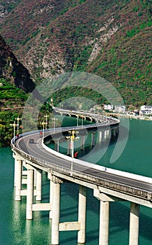 The highway built on water in Guizhou, China is a miracle of engineering construction