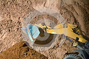 Highway engineering; roadmaking. Excavation procedure, grapple d