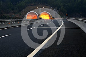 Carretera a túnel 