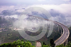 Carretera en niebla 