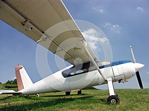 Highwing monoplane