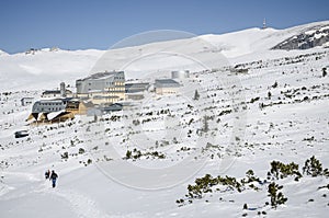 A hike in winter, towards the chalet