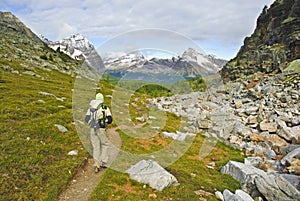 Hiker in Yoho national parc