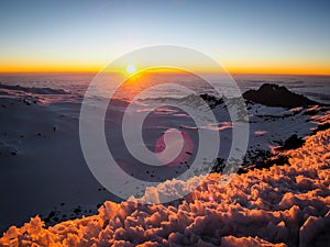 Hikers on the ridge ascend mount kilimanjaro the tallest peak in africa