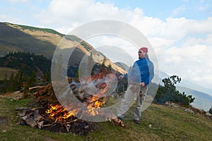 Hiking man try to light fire