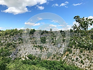 Hiking in Rocamadour, view on the rocks