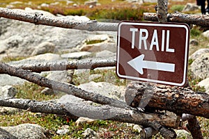 Hiking trail sign photo