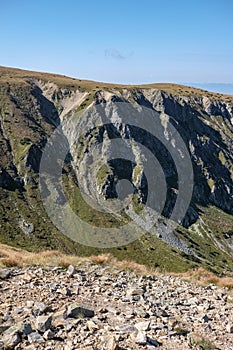 Turistický chodník na vrchole hory. Tatra, Slovensko