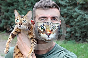 Hilarious man wearing his cat picture in protective face mask