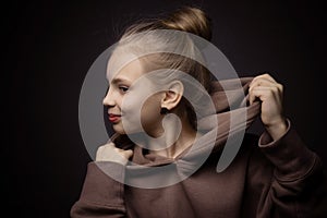 Hild-girl with long hair gathered in a bun