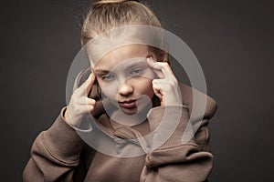 Hild-girl with long hair gathered in a bun