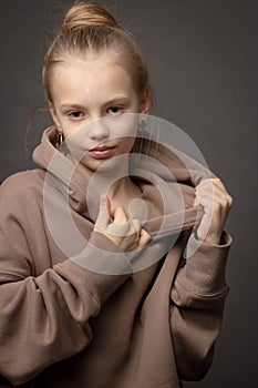 Hild-girl with long hair gathered in a bun