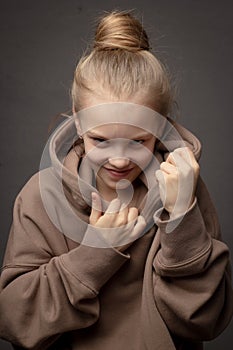 Hild-girl with long hair gathered in a bun