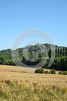 Hilltop Penne d`Agenais and its Notre Dame de Peyragude basilica