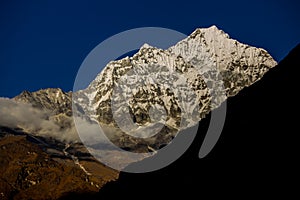 Himalaya mountains on EBC Nepal trek hiking route