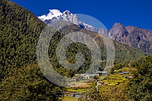 Himalaya mountains on EBC Nepal trek hiking route