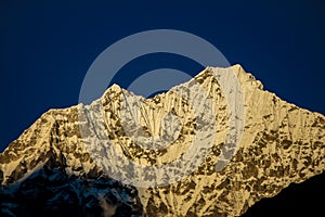 Himalaya mountains on EBC Nepal trek hiking route