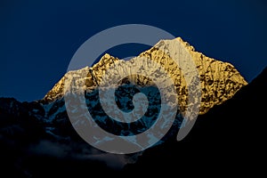 Himalaya mountains on EBC Nepal trek hiking route