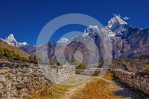 Himalaya mountains on EBC Nepal trek hiking route