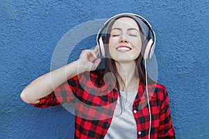 Hipster girl listening music