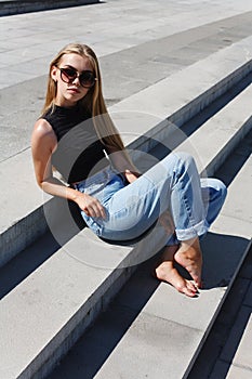 Hipster girt posing near a fountain.