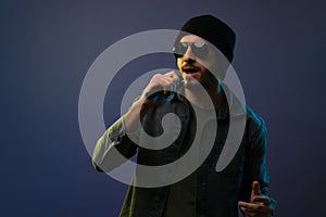 Hipster man singing on a concert