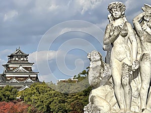 Hiroshima Castle (Carp castle) and Statue