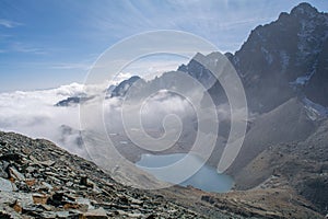 Il suo maestà laghi picchi un la valle da Questo favoloso montagna da Alpi 