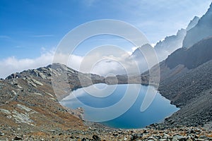 Il suo maestà laghi picchi un la valle da Questo favoloso montagna da Alpi 