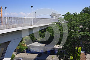 His is a pedestrian bridge in the seaside promenade of the city, popularly known as