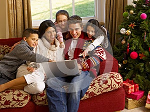 Hispanic family Christmas shopping online