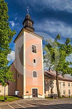 Historická budova v Kremnici, významném středověkém hornickém městě, S