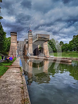 Hydraulic Lift Lock In Peterborough, Ontario