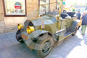 A historic old car during World War 1