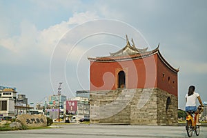 The historical Cheng En Gate under repairment construction