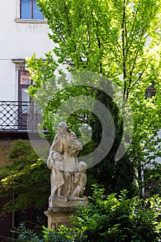 Statue of St. Alzbeta Uhroska, Bratislava