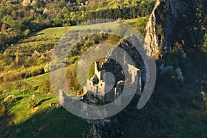 Historická zrúcanina hradu Lednica na Slovensku