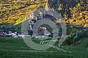 Historická zrúcanina hradu Lednica na Slovensku