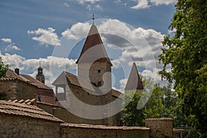 Historische Stadtmauer von Amberg in der Oberpfalz, Bayern, Sonne, blauer Himmel