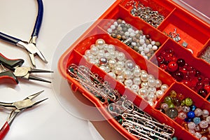 Hobby beads kit and pliers